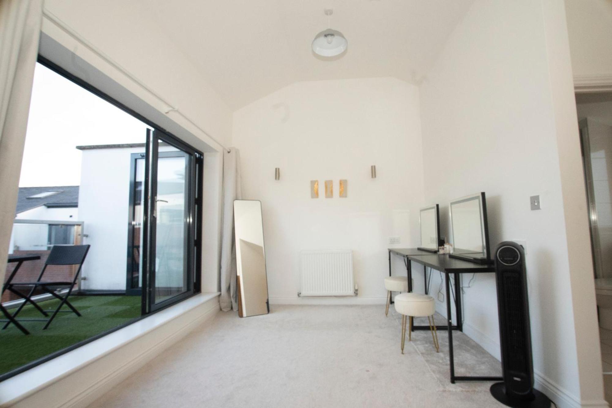 Spacious 4Br 4Ba Gated Townhouse With Balconies, Central Jq Бирмингам Екстериор снимка