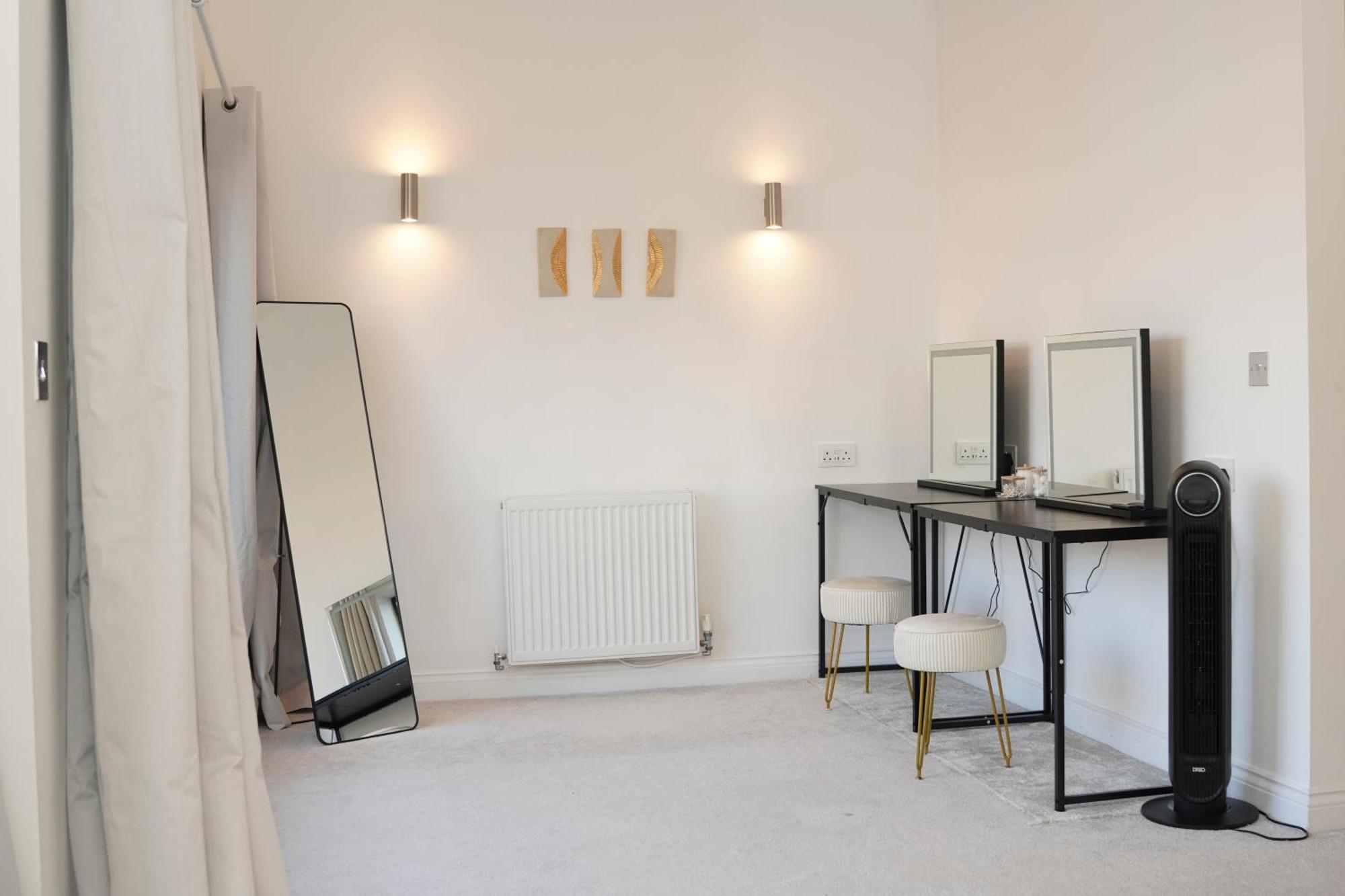 Spacious 4Br 4Ba Gated Townhouse With Balconies, Central Jq Бирмингам Екстериор снимка